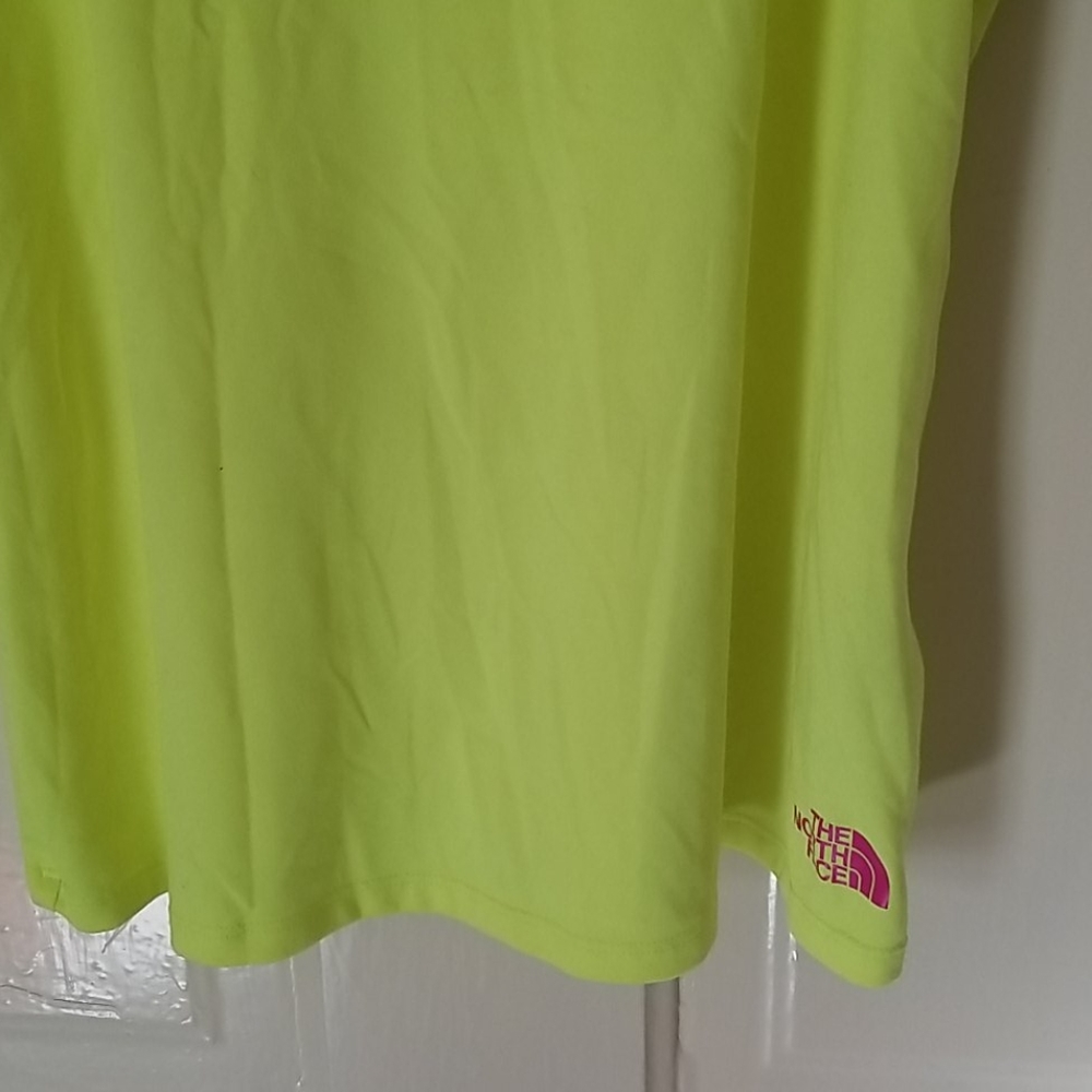 Northface top - Picture 2 of 4